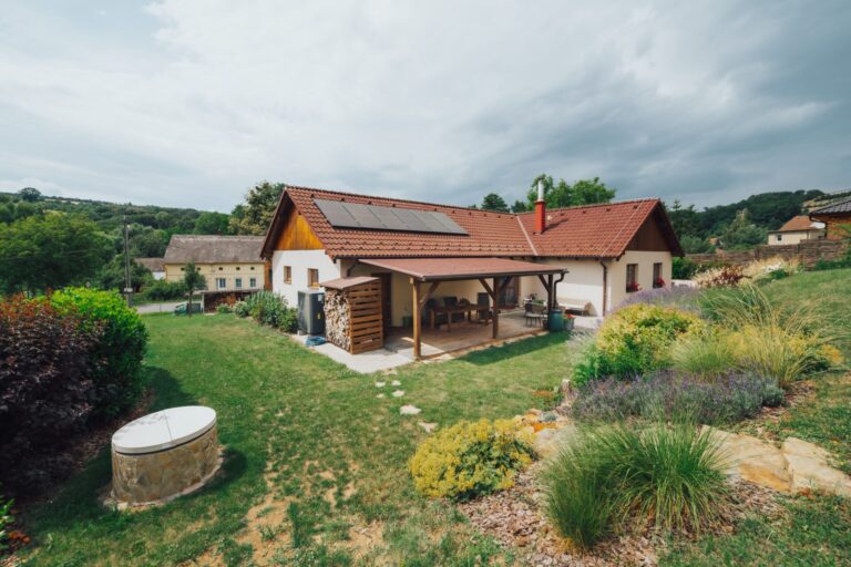 Prodej rodinného domu 188 m², pozemek 1800 m²
